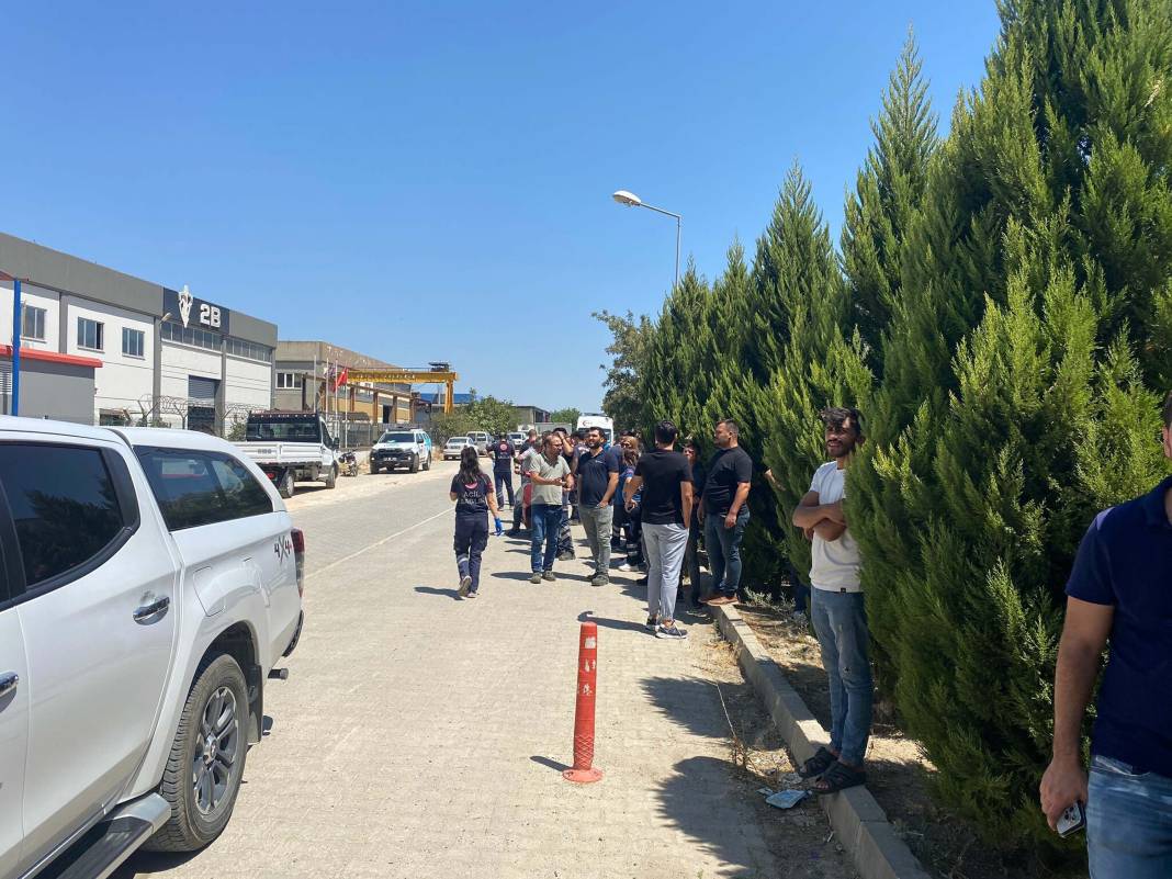 Manisa’da plastik fabrikasında yangın! Gökyüzünü kara dumanlar kapladı 39